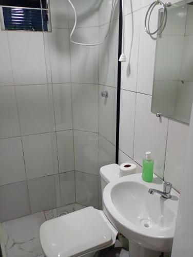 a bathroom with a toilet and a sink and a shower at Apartamento Completo e Centralizado 2 in Curro Velho