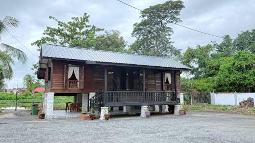 Το κτήριο όπου στεγάζεται  το ξενοδοχείο με κάψουλες