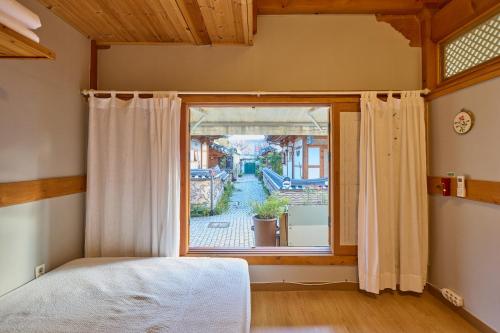 Ένα ή περισσότερα κρεβάτια σε δωμάτιο στο Big smile guesthouse - 큰주댕이 게스트하우스