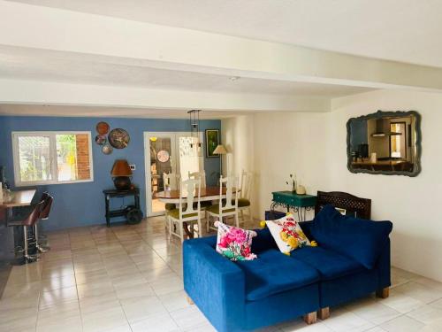 Χώρος καθιστικού στο Casa Quetzal Xela