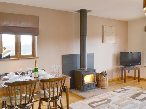 Μια τηλεόραση ή/και κέντρο ψυχαγωγίας στο Stables - 24734