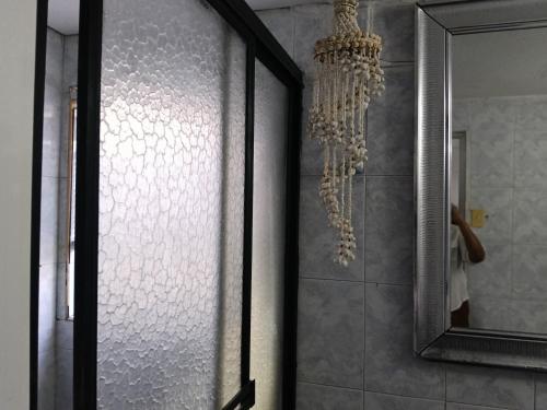 a bathroom with a mirror and a chandelier at Aptos Miss Ada in San Andrés