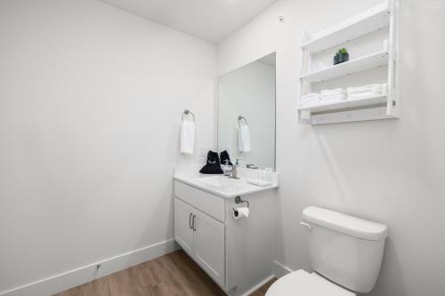 Ένα μπάνιο στο Walk to Landing and convention center beautiful