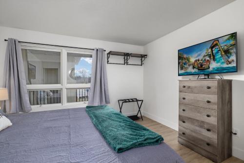 Ένα ή περισσότερα κρεβάτια σε δωμάτιο στο Walk to Landing and convention center beautiful