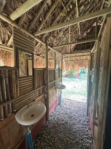 Koupelna v ubytování Petros Bungalows