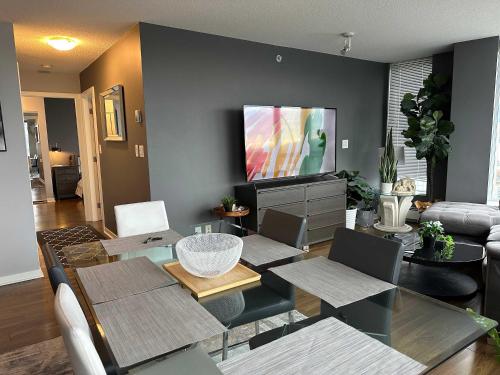 Χώρος καθιστικού στο Luxury Condo with a Sauna Pool Jacuzzi & View