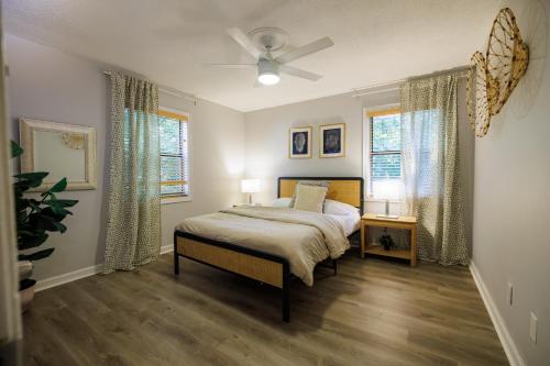 a bedroom with a bed and a ceiling fan at Stylish Stay in the Heart of Decatur King Bed in Decatur