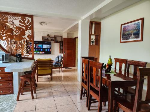 Kuchyň nebo kuchyňský kout v ubytování Departamento Puyo Fantastic.