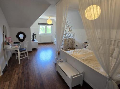 een slaapkamer met een hemelbed en een bureau bij Luxury Pool Villa Aurora in Hrebinec