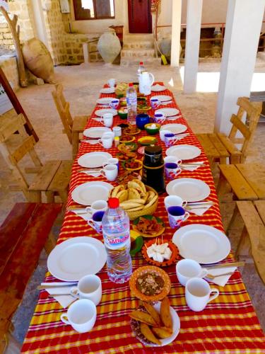 Đồ ăn tại/gần nhà khách