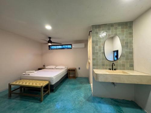 Ένα μπάνιο στο La puntaSurf