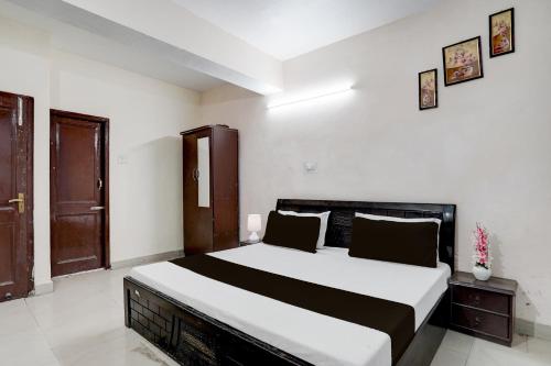 a bedroom with a large bed in a room at Hotel O Basera in Dalhousie