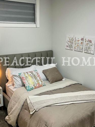 Voodi või voodid majutusasutuse Peaceful Homes - Elegant 2 Bedroom Suite toas