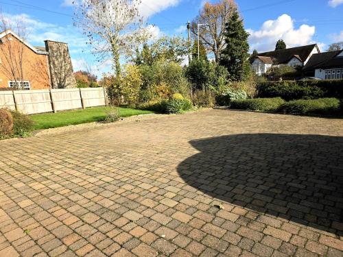 Jardin de l'établissement 3 Bedroom whole house with free car parking