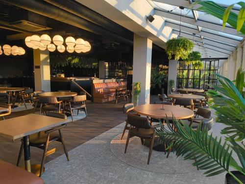 En restaurant eller et andet spisested på Mercure Marijampole