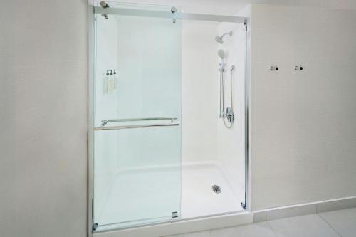 Ένα μπάνιο στο Delta Hotels by Marriott Beausejour