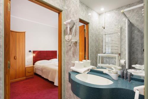 Koupelna v ubytování FAMILIJNY Ośrodek Wypoczynkowy Krynica Zdrój