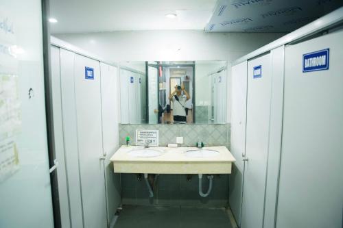 Koupelna v ubytování Hanoi Train Street Hostel