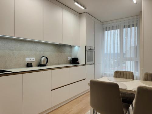 Volare Eastside View NB Stays