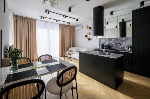 Fancy 2bdr Golden Dots apartment in city centre
