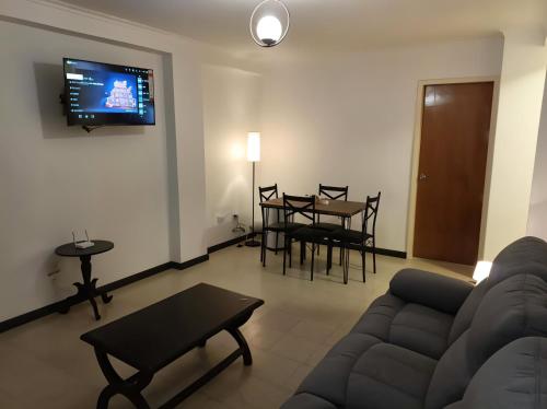 a living room with a couch and a table at Apartamento Amplio Cerca de Todo con Seguridad y con Todas las Comodidades de un Hospedaje Renovado y Totalmente Equipado, ademas Tene Wi-Fi de Alta Velocidad in Caracas