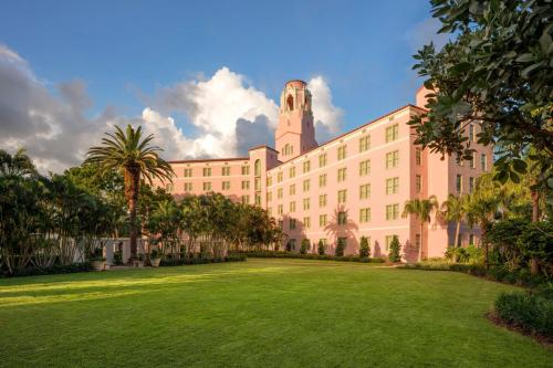 a large building with a lawn in front of it at The Vinoy Resort & Golf Club, Autograph Collection in St. Petersburg
