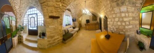 Μια τηλεόραση ή/και κέντρο ψυχαγωγίας στο LEAH- botanical villa