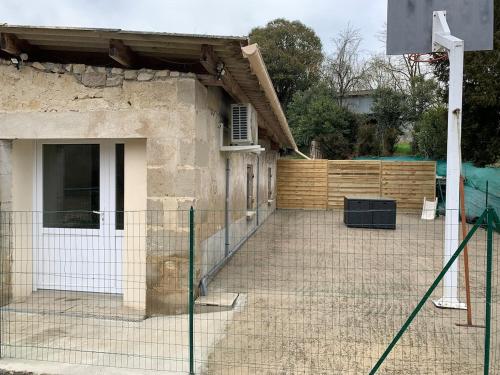 Budova, kde se prázdninový dům nachází