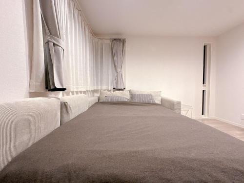 Sanmi Saint Le Brun305 fifteen minutes direct to Shinsaibashi Namba shopping area near Tengachaya direct to Kyoto