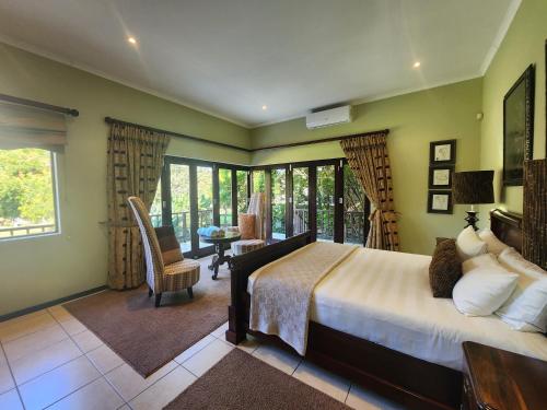 En eller flere senge i et værelse på Luxury Private Villa - Golf Estate & Leisure