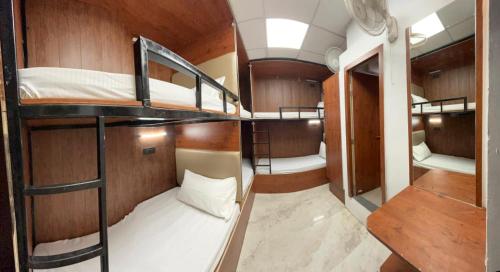 Postel nebo postele na pokoji v ubytování Hotel Byke Ride - Walkable from Agra Cantt Railway Station