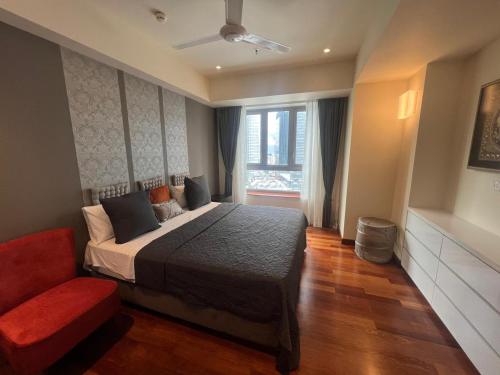 Ένα ή περισσότερα κρεβάτια σε δωμάτιο στο Cinnamon Life Residencies- Luxury 2 Bedroom Apartment 18th Floor