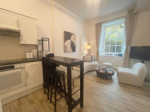Modern apartment photo 8