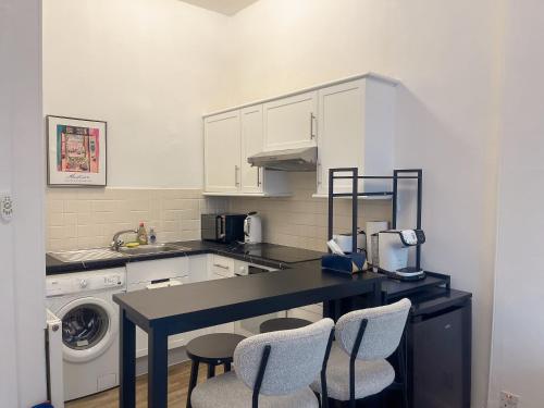 Modern apartment photo 5