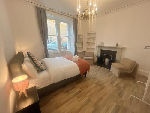 Modern apartment photo 3
