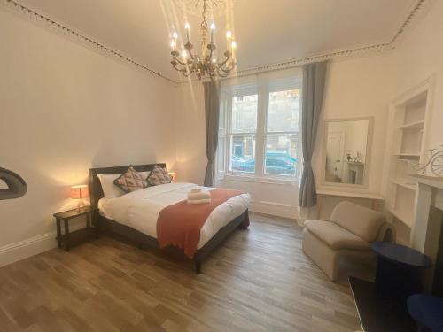 Modern apartment photo 7