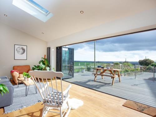 a living room with a large sliding glass door at Vredehoek in Quethiock