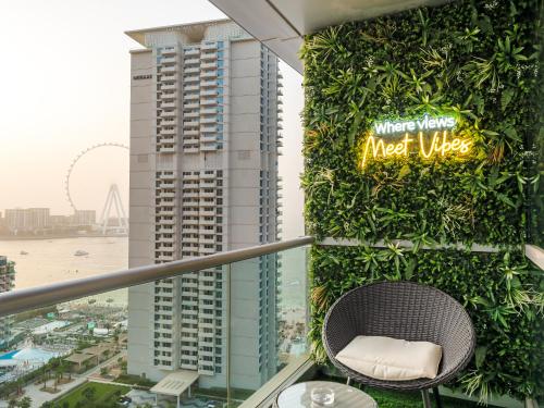 Φωτογραφία από το άλμπουμ του MegaLuxury Beachfront with Panoramic Ain Dubai Views in JBR, Sleep 12 στο Ντουμπάι