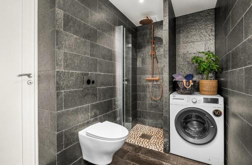 Koupelna v ubytování Trondheim's smallest detached house in the middle of the city centre!