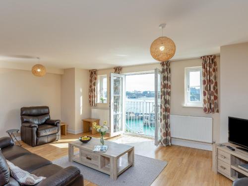 a living room with a couch and a tv at 6 Harbour View in Newquay