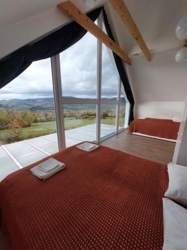 Ένα ή περισσότερα κρεβάτια σε δωμάτιο στο Willa Biały Dereń z balią na wyłączność