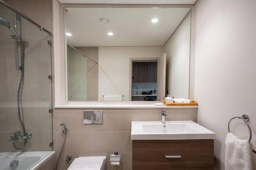 Koupelna v ubytování Studio on Yas Island with Big Balcony, Near F1, Water Park and Ferrari view