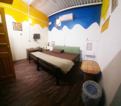 Ένα ή περισσότερα κρεβάτια σε δωμάτιο στο Housetel