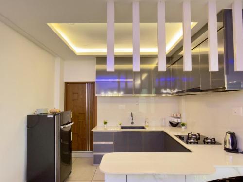Una cocina o kitchenette en E7 Apartment