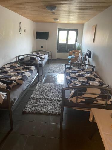 Una cama o camas en una habitación de Haus Erlenweg