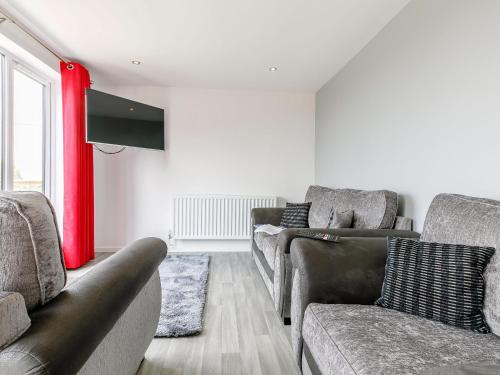 a living room with two couches and a tv at Hill Crest Lodge 2 in Hemswell