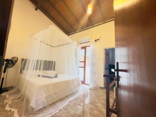 Ένα μπάνιο στο White Swan Villa Unawatuna