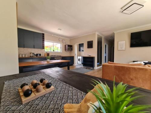 Η κουζίνα ή μικρή κουζίνα στο Kuku House