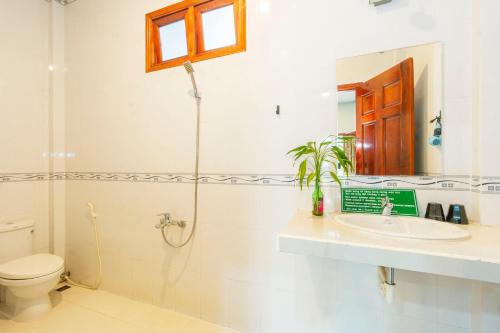 Vannituba majutusasutuses Green Bungalow Garden Resort