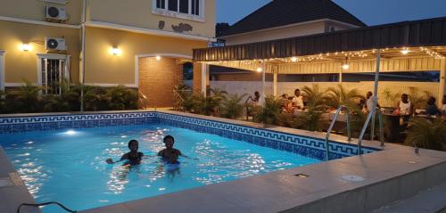 Πισίνα στο ή κοντά στο Rossy's Apartments Serviced Apartments in Abuja